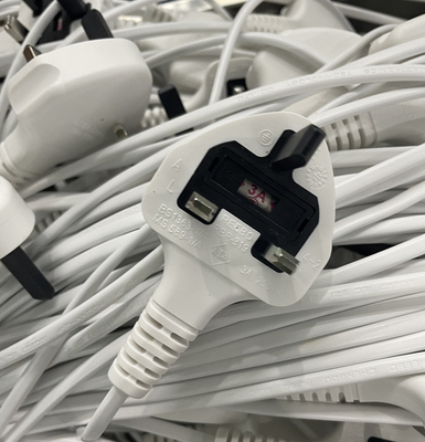 Kundenspezifisches Solarenergie-Kabel des Warmwasserbereiter-8ft mit Stecker